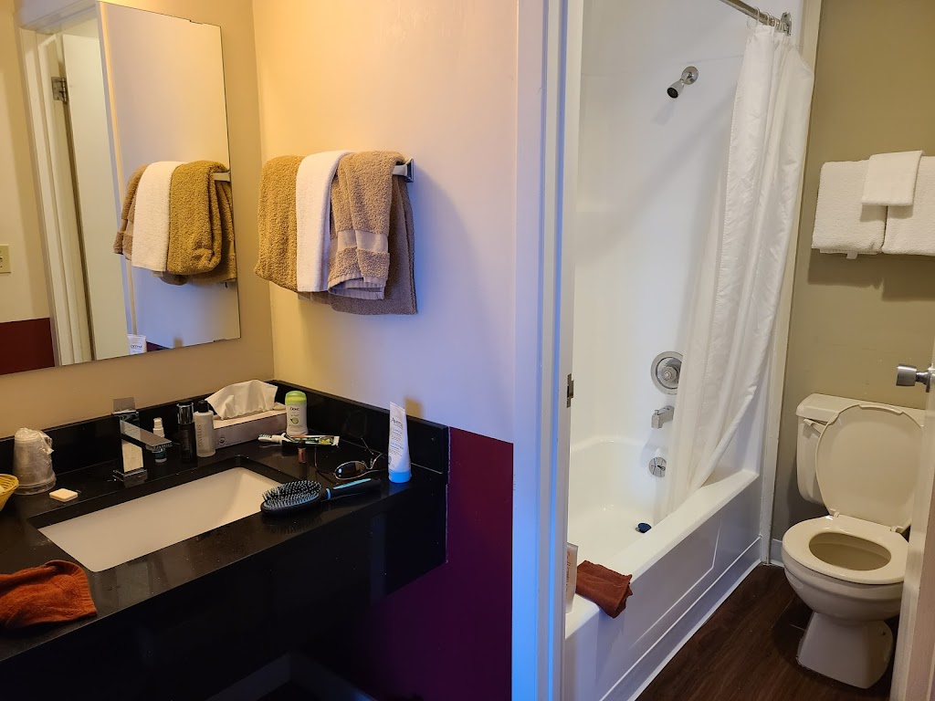 Rundle Mountain Lodge | 1723 Bow Valley Trail, Canmore, AB T1W 2W1, Canada | Phone: (403) 678-5322