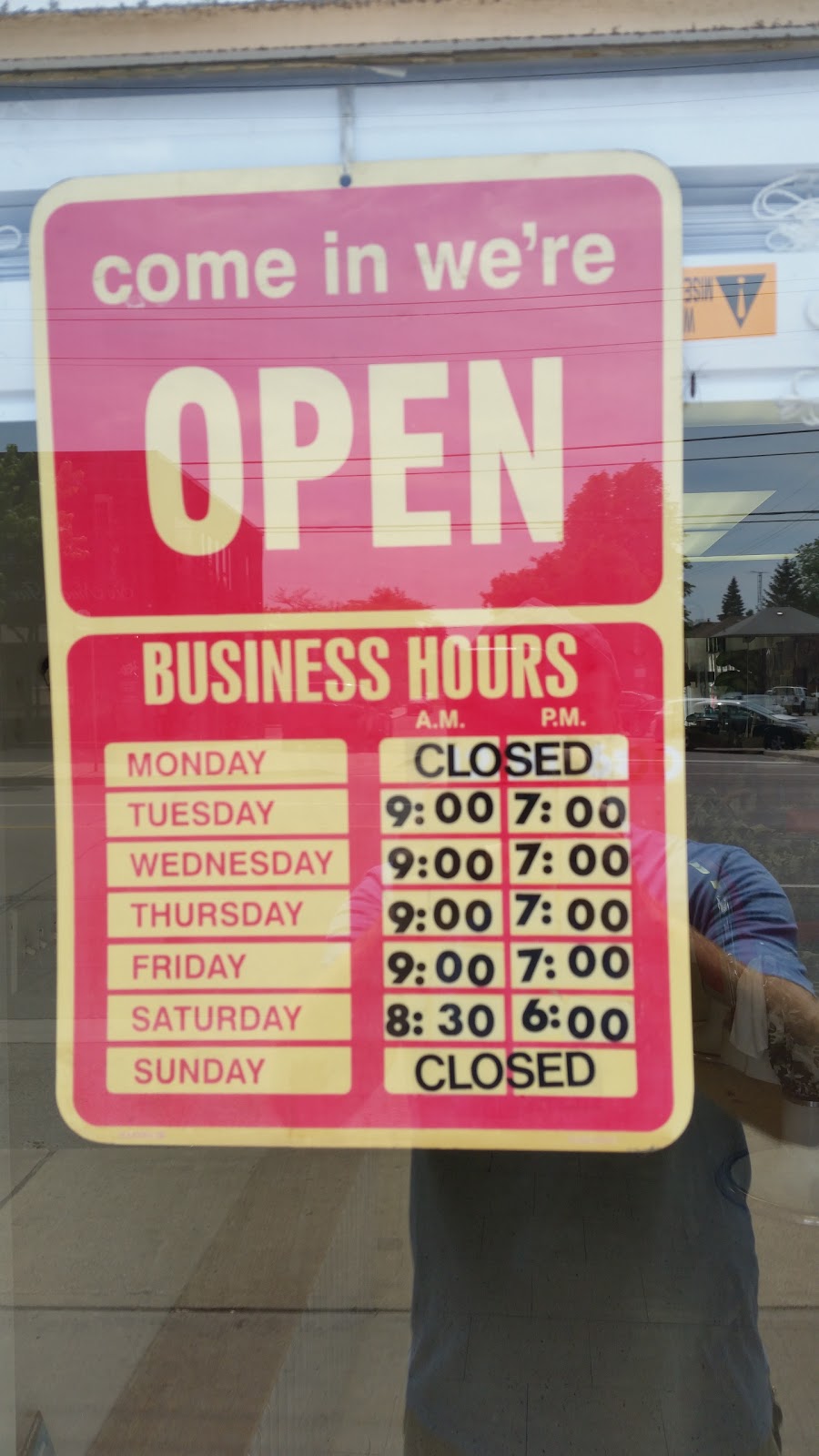 Nicks Barber Salon | 706 The Queensway, Etobicoke, ON M8Y 1L3, Canada | Phone: (416) 255-9757