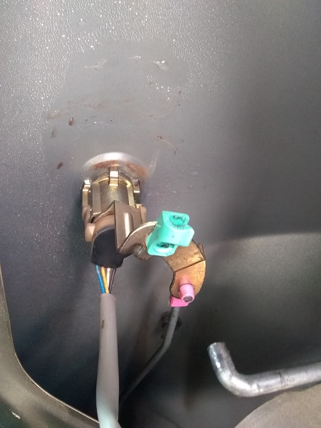 Comox Valley Locksmith | 2819 Caledon Crescent, Courtenay, BC V9N 8H8, Canada | Phone: (250) 338-1290