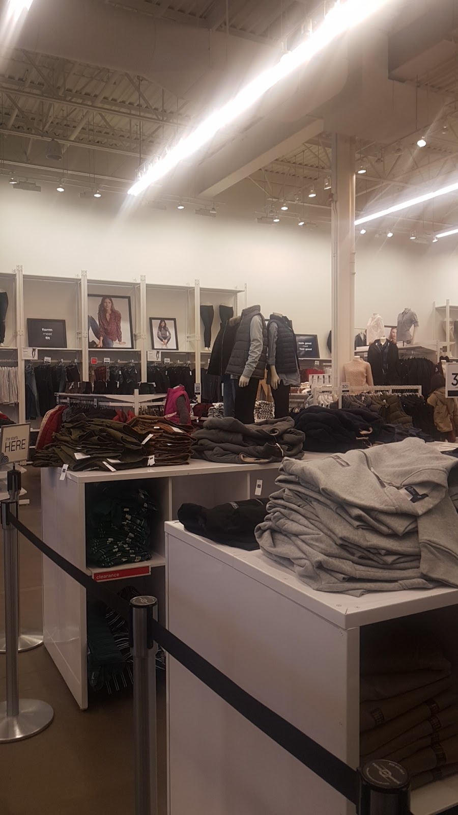 Gap Outlet | 8180 11 St SE, Calgary, AB T2H 3B5, Canada | Phone: (403) 253-8472