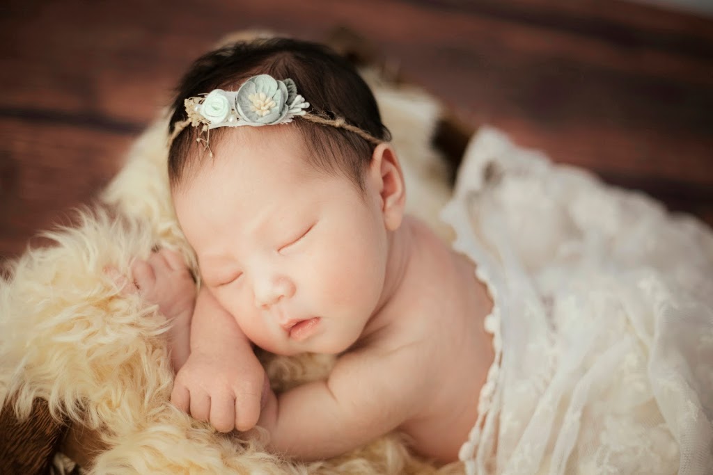 Moonlight Photo Studio | 3320 Lamond Ave, Richmond, BC V7E 1C4, Canada | Phone: (604) 440-1798