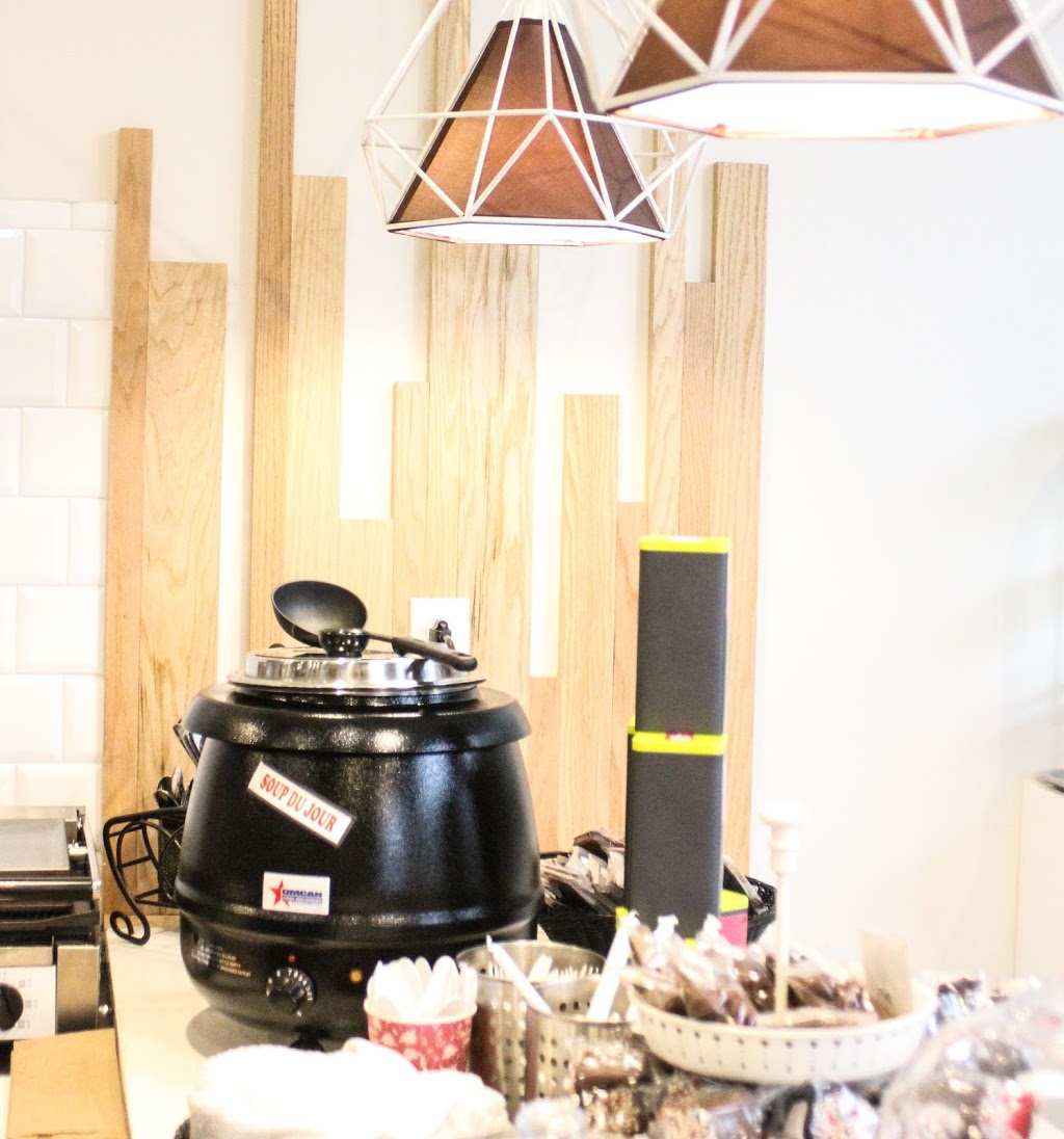 Mamie Clafoutis Gouin | 5781 Boul Gouin O, Montréal, QC H4J 1E3, Canada | Phone: (514) 379-4656