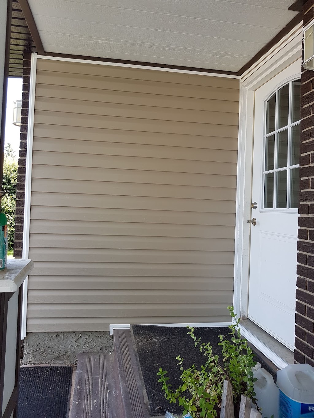 Zeebees Siding | 11241 224 St NW, Edmonton, AB T5S 2T8, Canada | Phone: (780) 487-5700