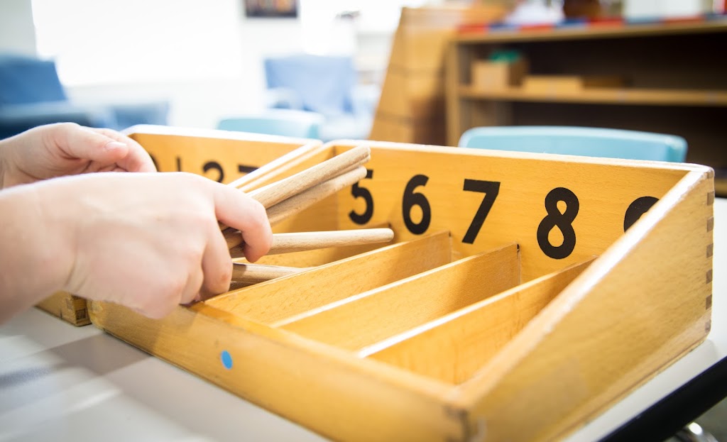 Winnipeg Montessori School Inc. | 1525 Willson Pl, Winnipeg, MB R3T 4H1, Canada | Phone: (204) 452-3315