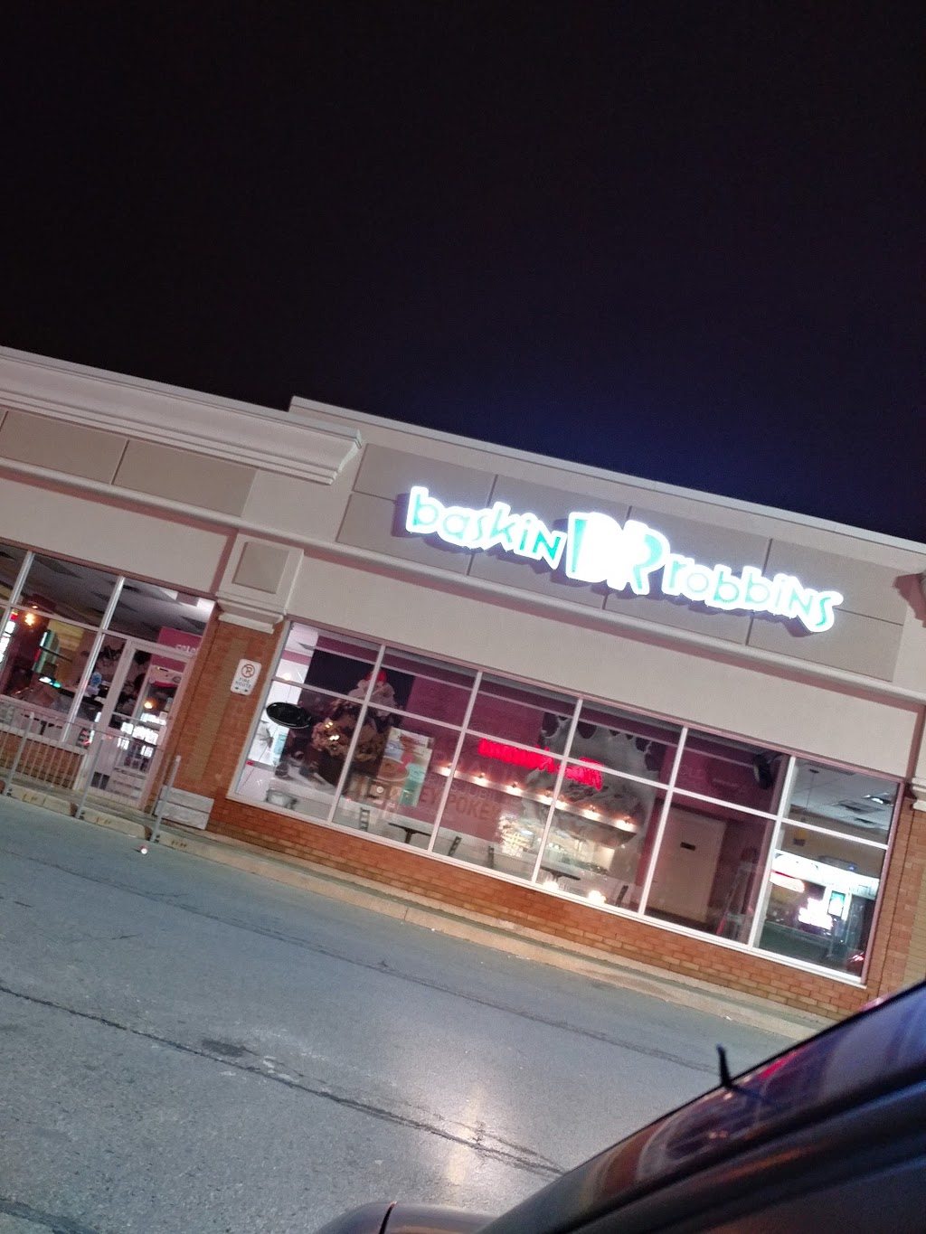 Baskin Robbins | 9600 Islington Ave, Woodbridge, ON L4H 1X7, Canada | Phone: (905) 893-1135