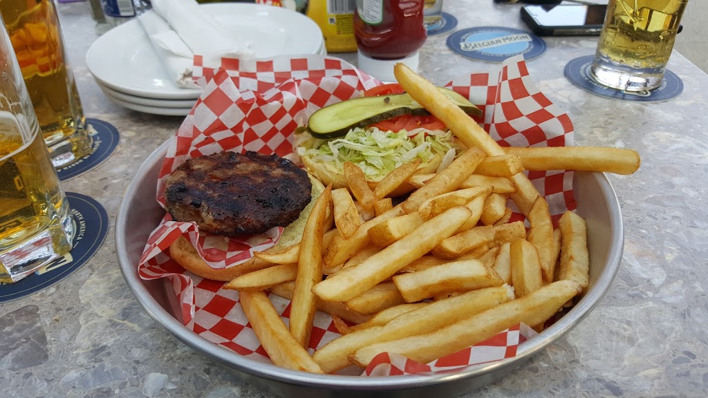 Chucks Roadhouse Bar & Grill | 657 Niagara St, Welland, ON L3C 1E2, Canada | Phone: (905) 732-1298