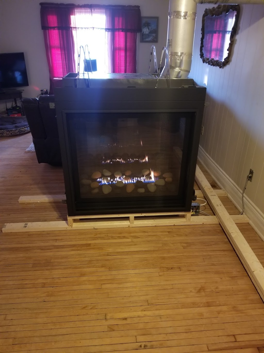 Friendly Fires Fireplaces & BBQs Kingston | 271 Dalton Ave, Kingston, ON K7K 6Z1, Canada | Phone: (613) 544-5575