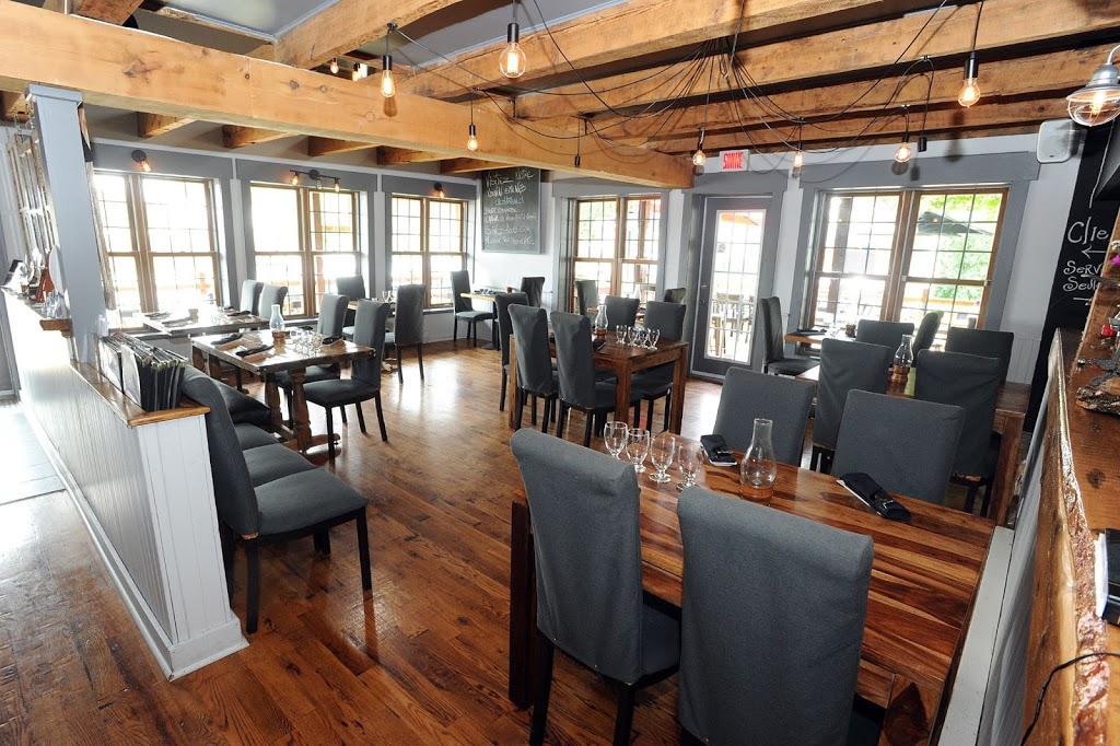 Restaurant Le Vieux Saint-Mathias | 284 Chemin des Patriotes, Saint-Mathias-sur-Richelieu, QC J3L 6A3, Canada | Phone: (450) 658-5613
