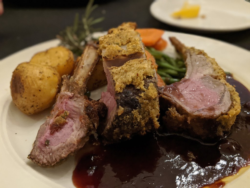 Casa Bella Restaurant | 425 Riverview Dr, Chatham, ON N7M 0N3, Canada | Phone: (519) 354-5270