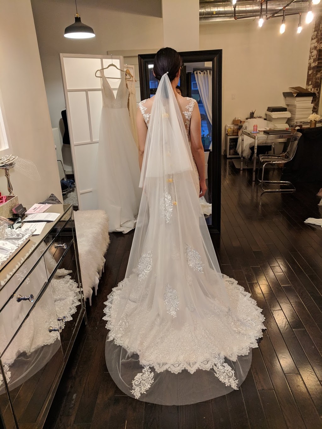 Je Vis Bridal | 243 Greenwood Ave #1, Toronto, ON M4L 2R4, Canada | Phone: (416) 998-4560