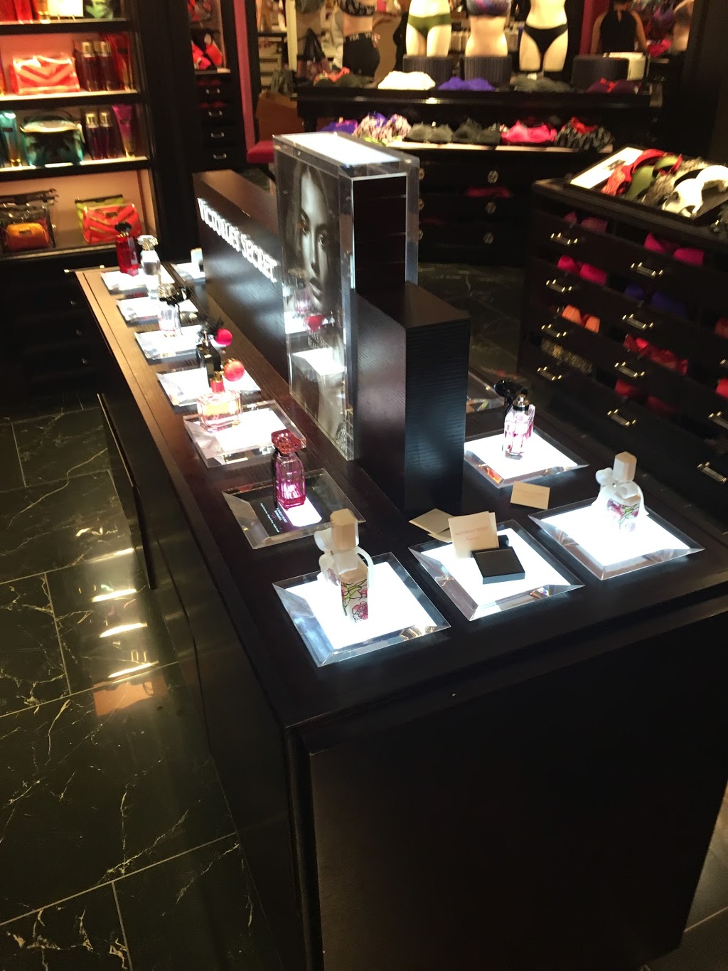 Victorias Secret & PINK | 119-1225 St Marys Rd #119/118, Winnipeg, MB R2M 5E5, Canada | Phone: (204) 253-7369