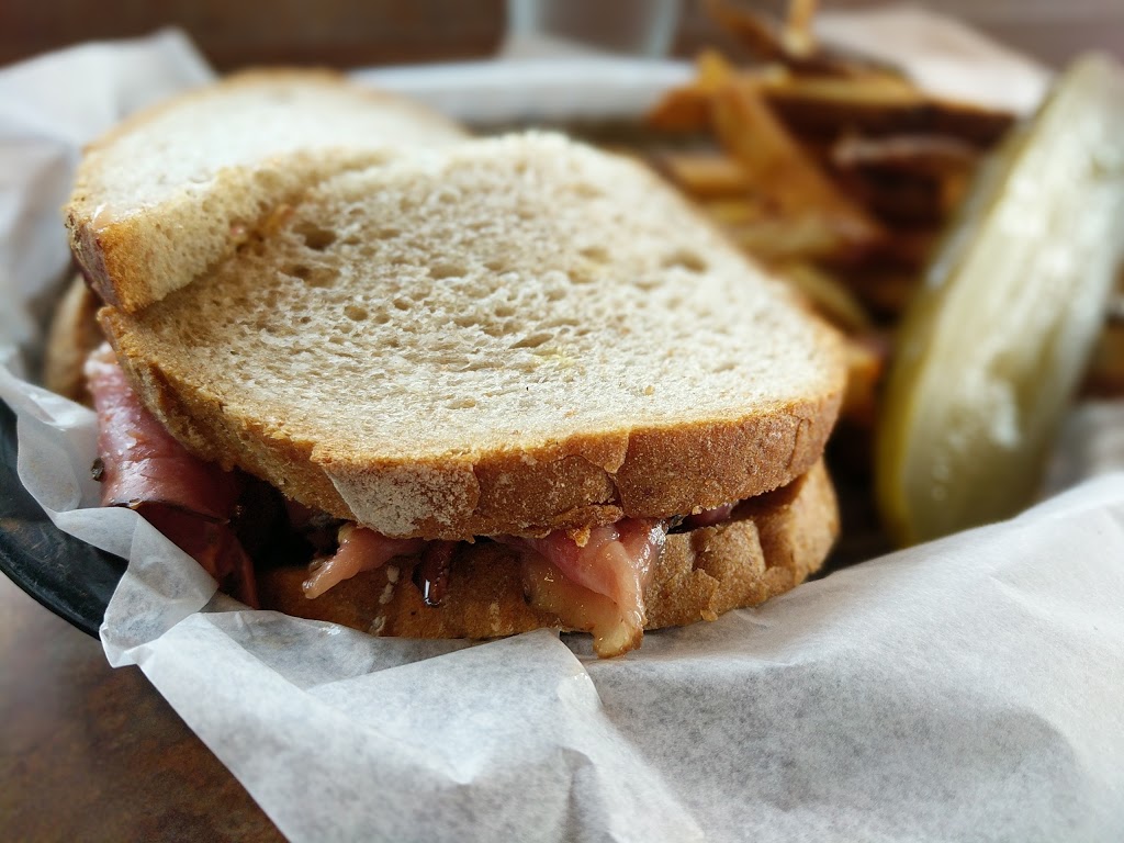 Estrellas Montreal Deli | 5932 200 St, Langley City, BC V3A 1N3, Canada | Phone: (604) 539-9988
