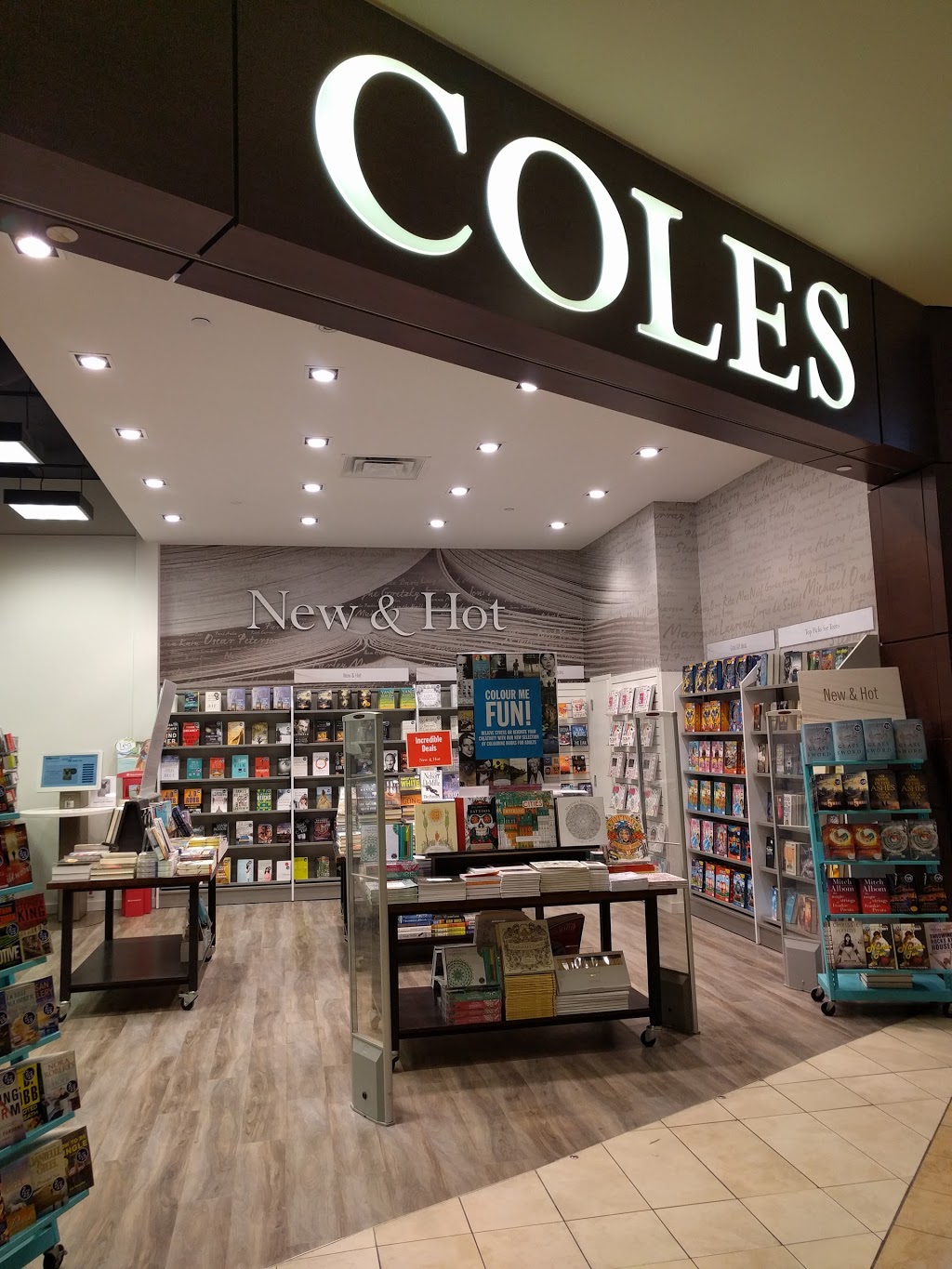 Coles | 25 Peel Centre Dr, Brampton, ON L6T 3R5, Canada | Phone: (905) 793-4438