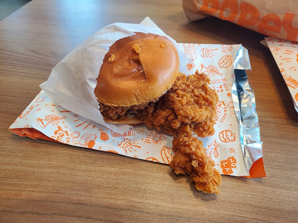 Popeyes Louisiana Kitchen | 86 Hogan Ct, Bedford, NS B4B 1H6, Canada | Phone: (902) 431-0233