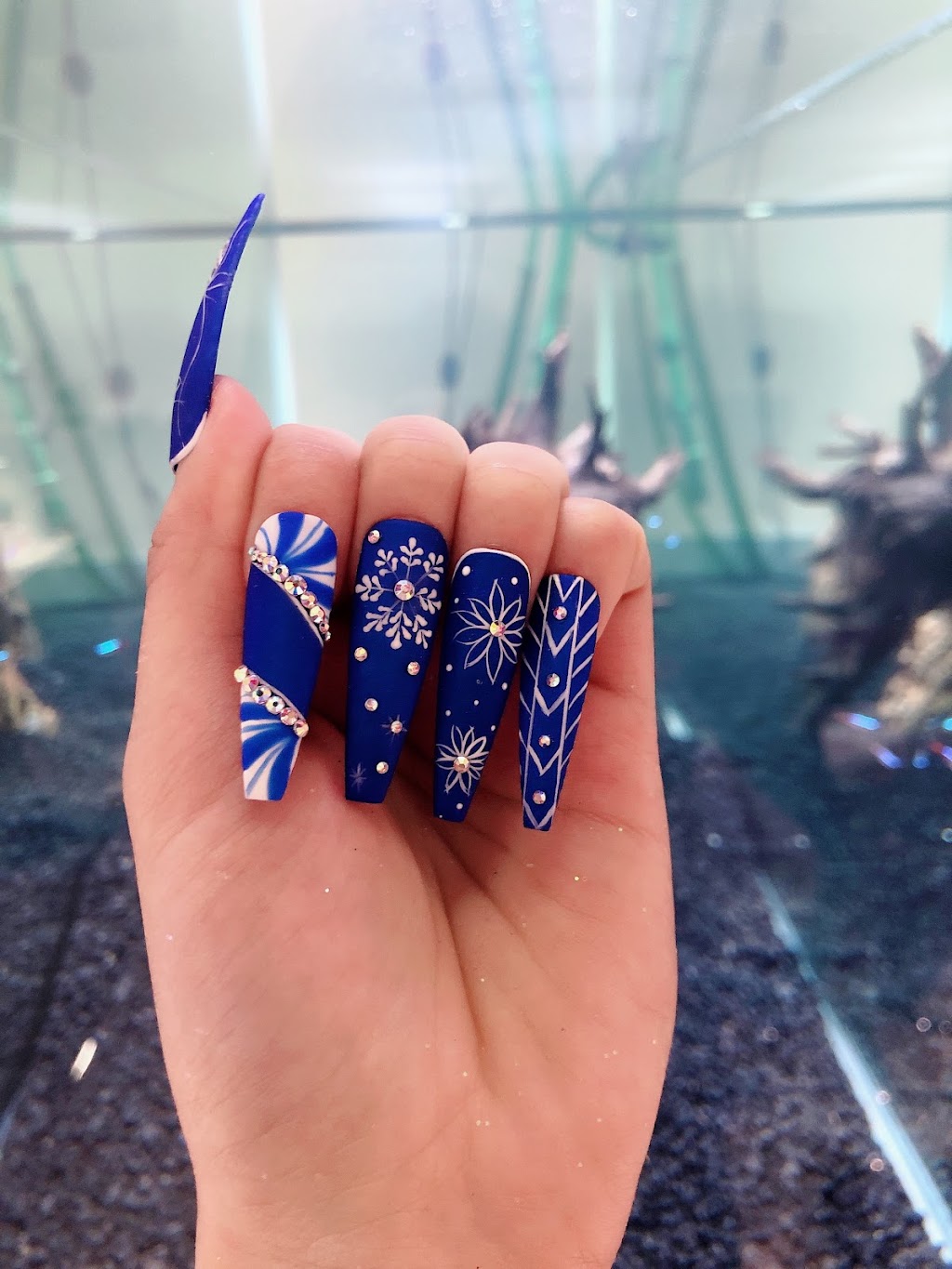 R Nails & Spa | 6484 Cartmell Pl SW, Edmonton, AB T6W 4H8, Canada | Phone: (780) 266-9828