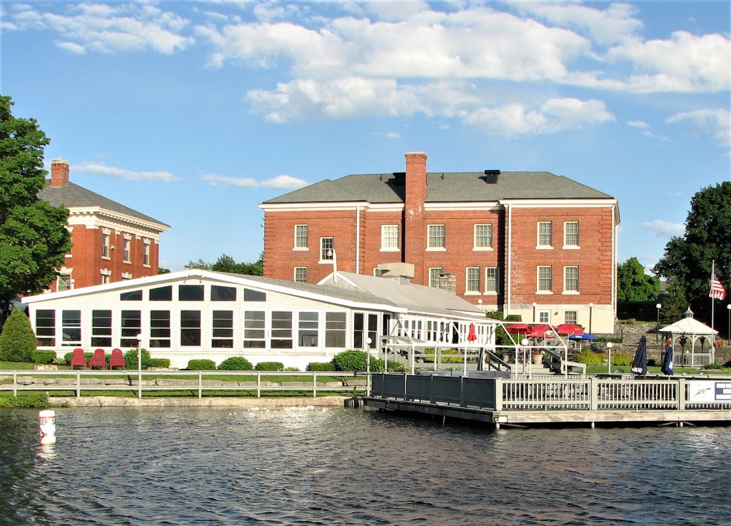The Barracks Inn Restaurant & Bar | 42 Pike Rd, Sackets Harbor, NY 13685, USA | Phone: (315) 486-4542