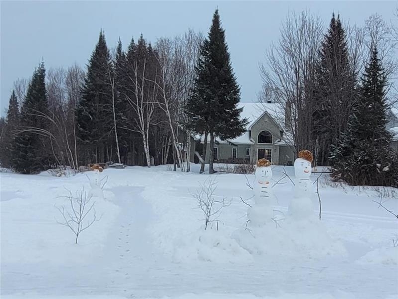 Chalet Noir sur Blanc | 20 Rue de la Sapinière, Saint-Côme, QC J0K 2B0, Canada | Phone: (450) 358-1248