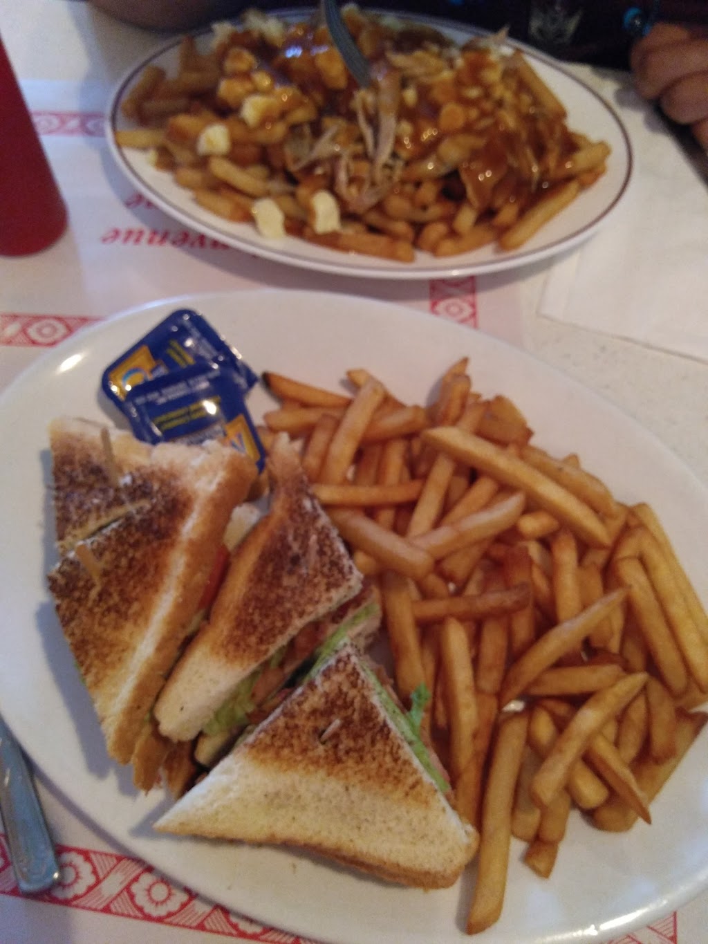 Rôtisserie Coq-O-Bec | 7953 Rue Hochelaga, Montréal, QC H1L 2K9, Canada | Phone: (514) 351-4463