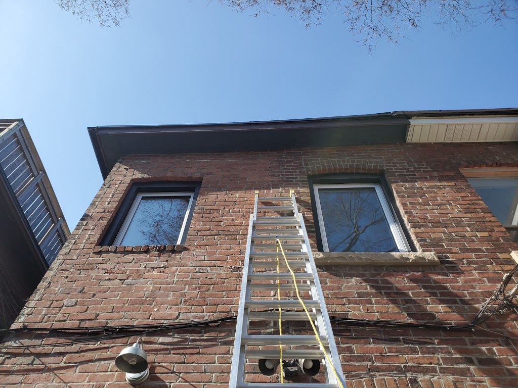 Erics Window Cleaning | 6 Crown Hill Pl Unit #105, Etobicoke, ON M8Y 4C3, Canada | Phone: (647) 990-0258