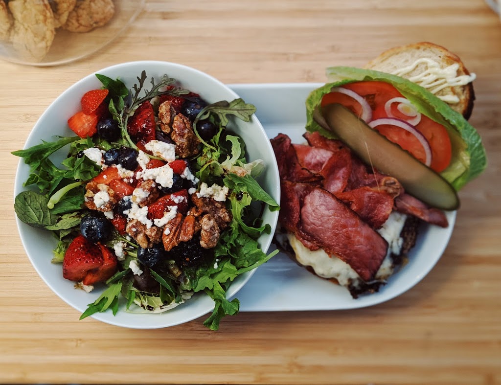 Circa 1860 Kitchen + Public House | 436 Main St, Mahone Bay, NS B0J 2E0, Canada | Phone: (902) 624-0036