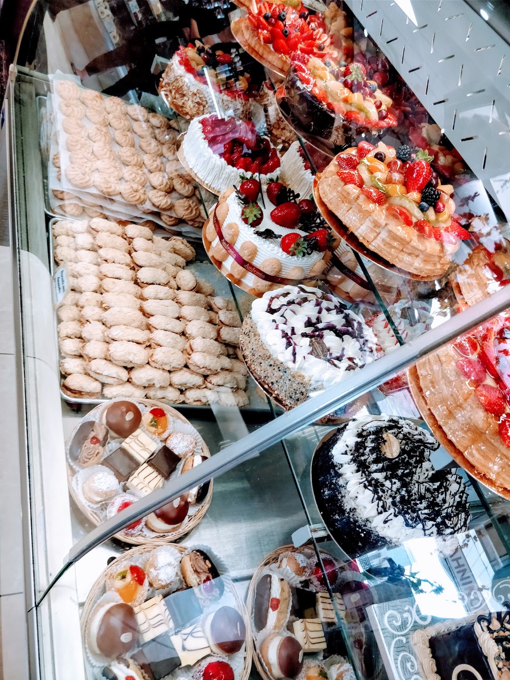 Ambrosia Bakery | 4657 Boulevard Samson, Laval, QC H7W 2H2, Canada | Phone: (450) 686-2950
