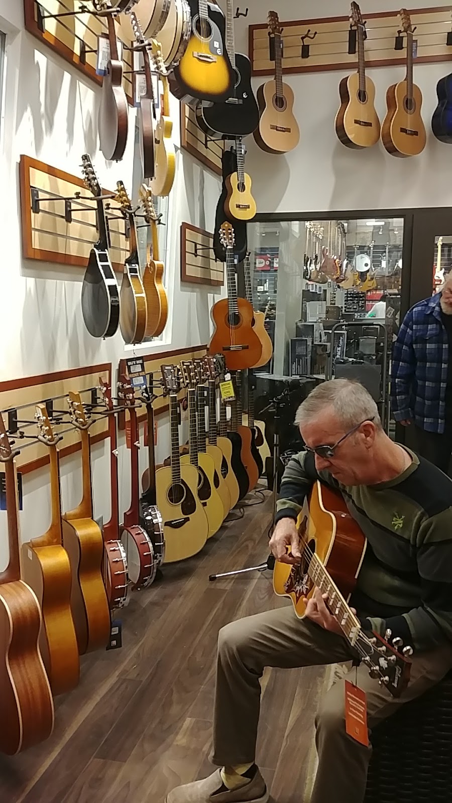 Long & McQuade Musical Instruments | 30 Arrow Rd, Guelph, ON N1K 1S6, Canada | Phone: (519) 763-5300