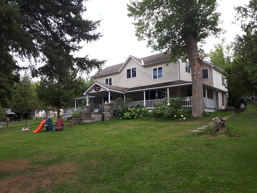 Oak Lake Cottages and Resort | 117 Oak Lake Rd, Stirling, ON K0K 3E0, Canada | Phone: (613) 546-1031