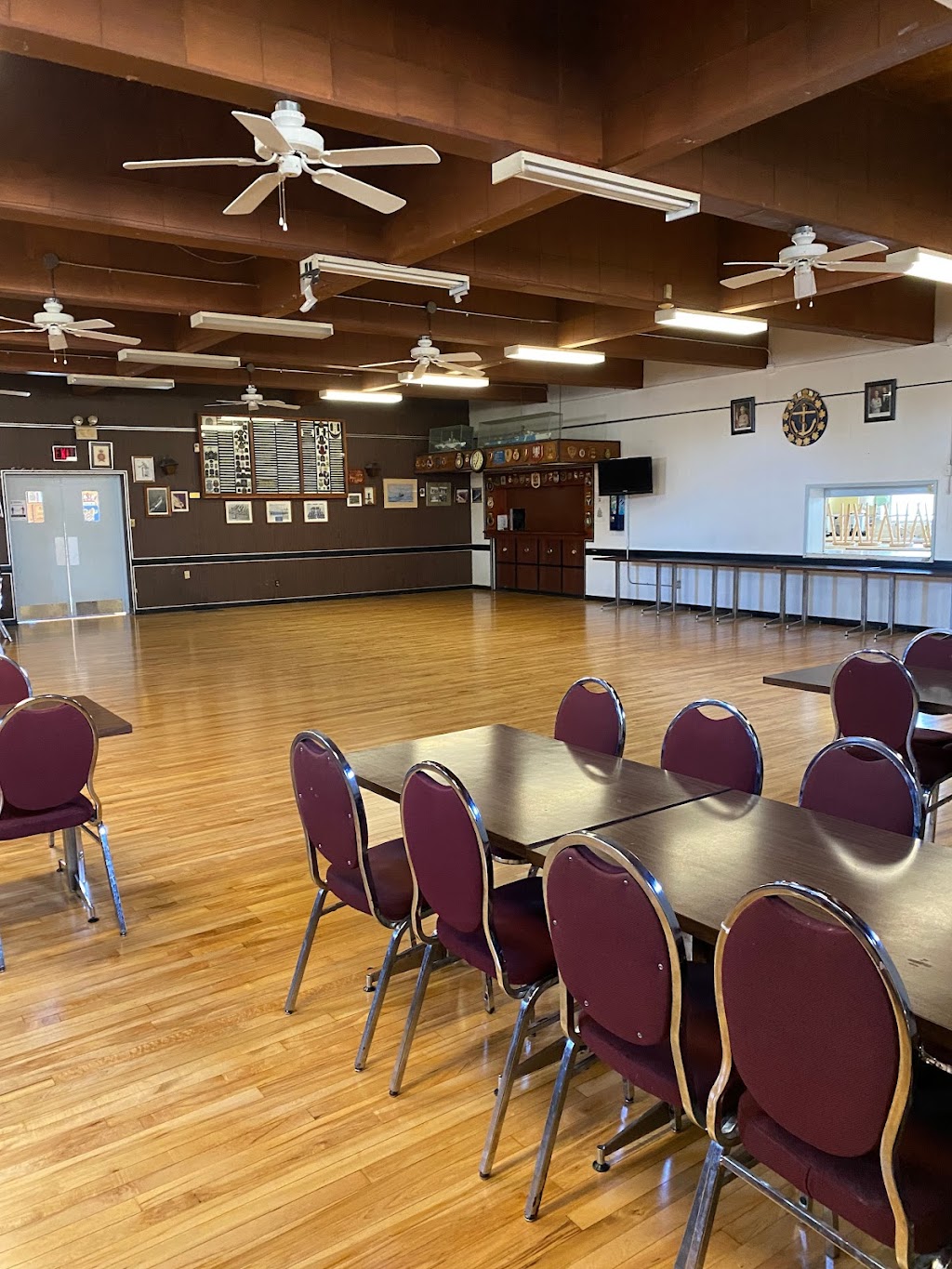 Oshawa Navy Club Office | 320 Viola Ave, Oshawa, ON L1H 3A8, Canada | Phone: (905) 723-0871