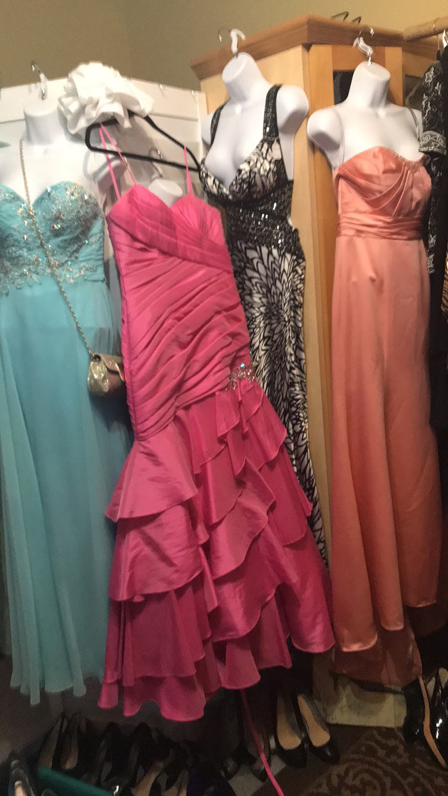 My Little Dress Shop | 7146 Vipond Rd, Nanaimo, BC V9T 6H1, Canada | Phone: (250) 713-3434
