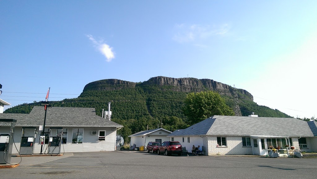 Bannons Gas Bar | 800 City Rd, Fort William First Nation, ON P7J 1K4, Canada | Phone: (807) 626-9821
