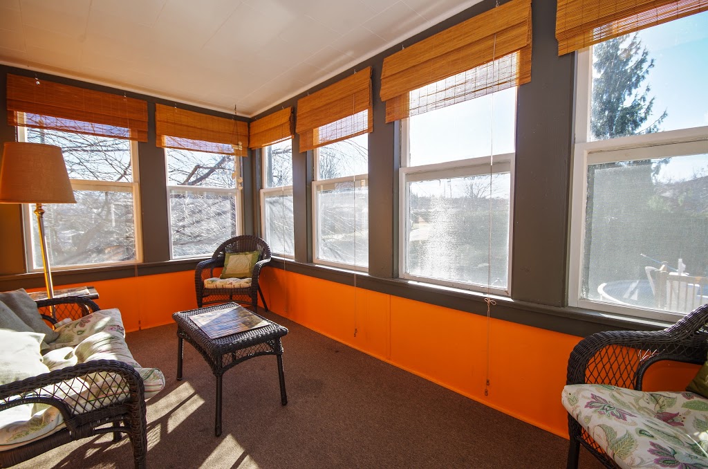 A Tout Venant B & B | 20 Rue Bellevue, Magog, QC J1X 3H2, Canada | Phone: (888) 611-5577