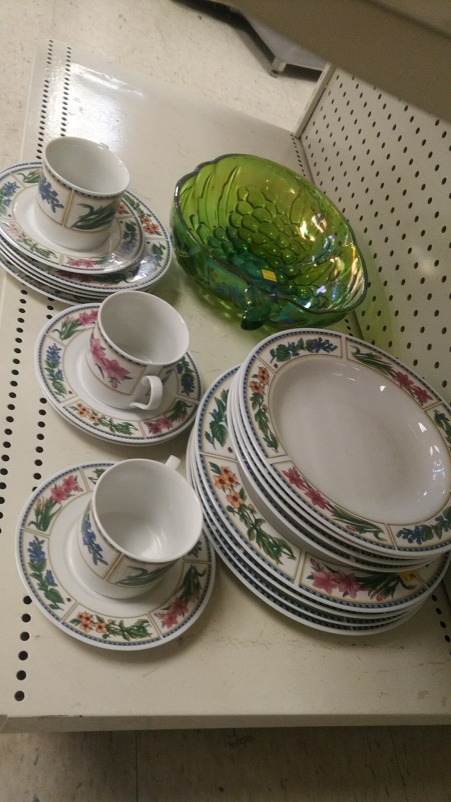 The Salvation Army Thrift Store | 3711 Keele St, North York, ON M3J 1N1, Canada | Phone: (416) 636-0144