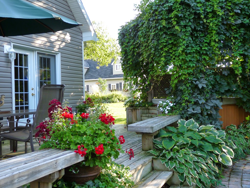 Bluebird Meadows Bed & Breakfast | 6156 Line 4 N, Midland, ON L4R 4K3, Canada | Phone: (705) 835-3334