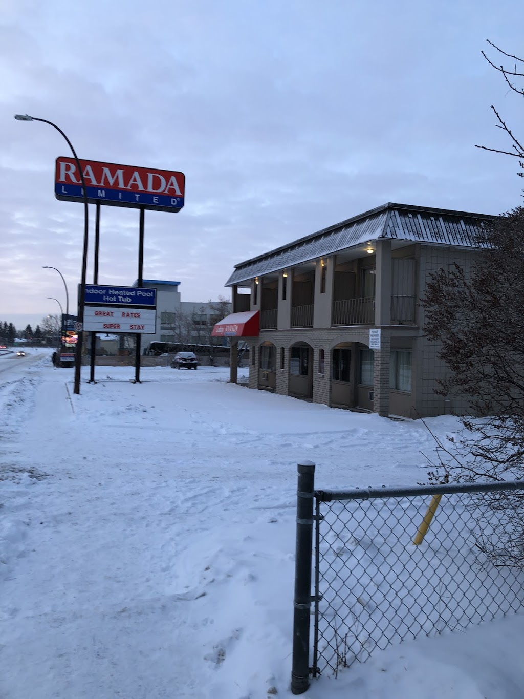 Ramada Limited Calgary Northwest | 2363 Banff Trail NW, Calgary, AB T2M 4L2, Canada | Phone: (403) 289-5571