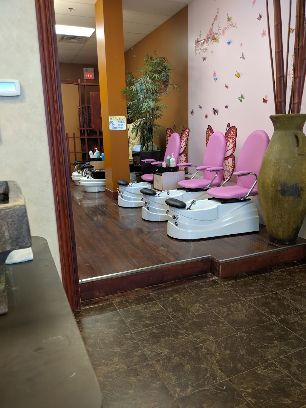 Tropical Nails | 2016 Tenth Line Rd, Orléans, ON K4A 4X4, Canada | Phone: (613) 841-3222