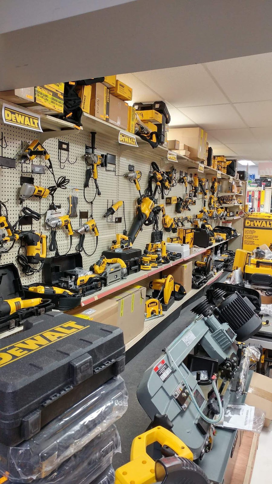 Outillage Granby | 303 Rue Robinson S, Granby, QC J2G 7M7, Canada | Phone: (450) 378-2499