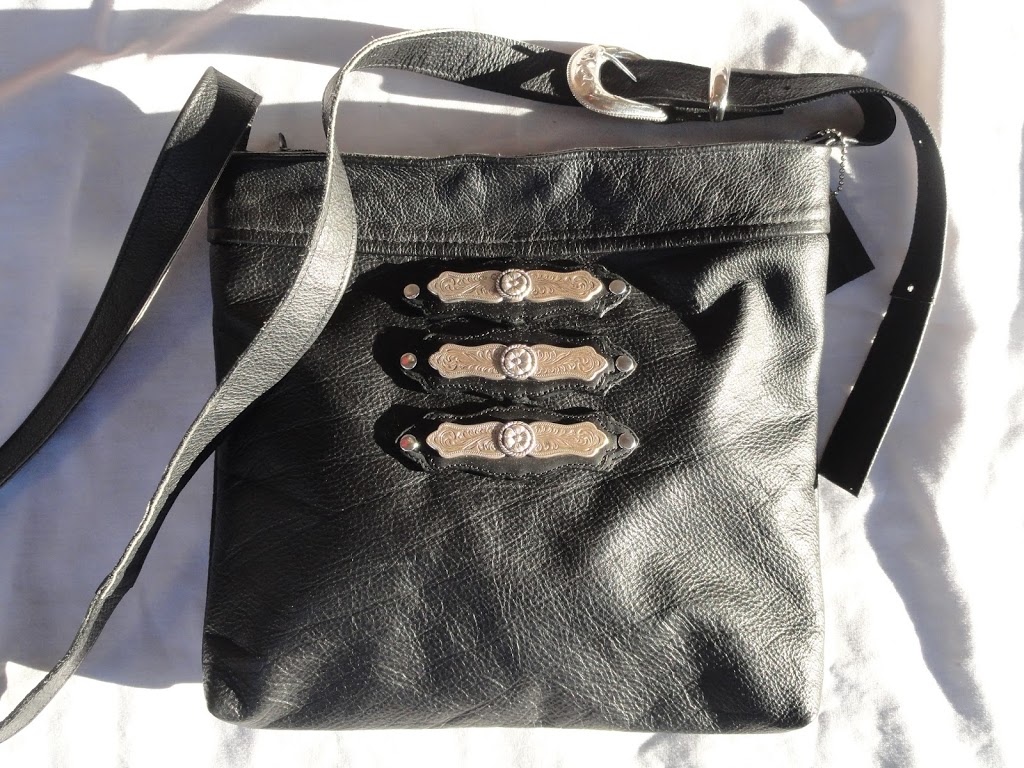Revoila par Mariane Bombardier (fashion design) | 240 Rue du Vieux-Barrage, Richelieu, QC J3L 4T3, Canada | Phone: (514) 260-4384