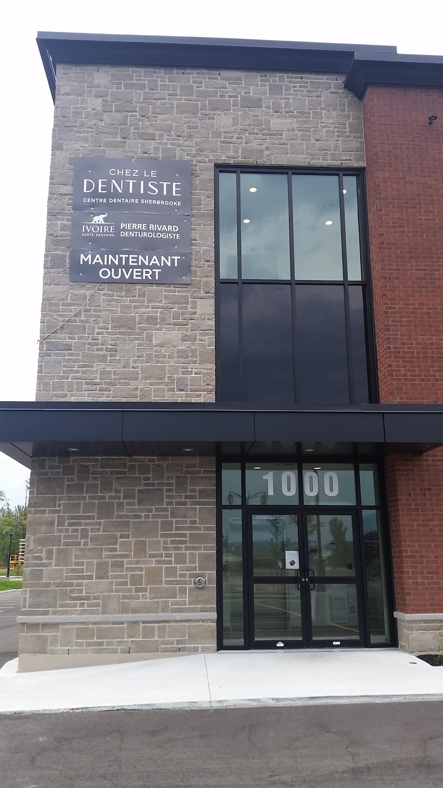 Chez Le Dentiste | 1000 Boulevard Lionel-Groulx, Sherbrooke, QC J1L 1V7, Canada | Phone: (819) 560-1000