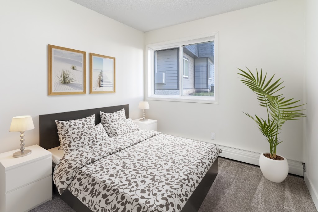 Breton Manor | 5314 Riverbend Rd NW, Edmonton, AB T6H 4Z4, Canada | Phone: (780) 496-9264