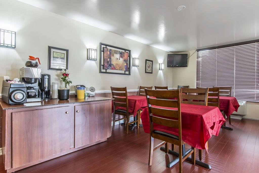 Econo Lodge | 265 Memorial Ave, Orillia, ON L3V 5X8, Canada | Phone: (705) 326-3554