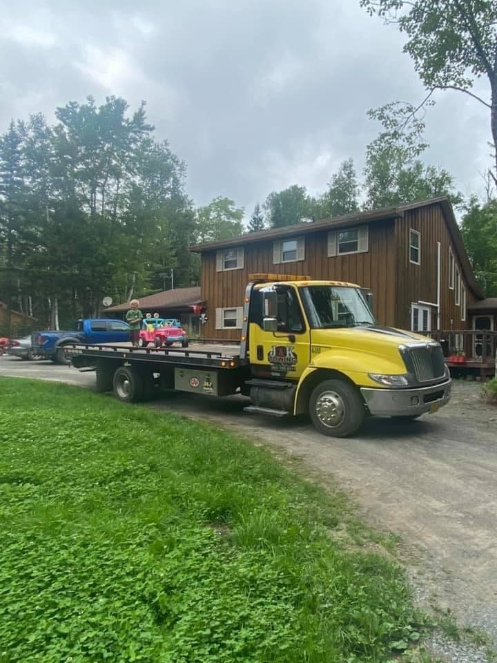 J&K Towing LTD | 12 Levy Meadow Trail, Windsor, NS B0N 2T0, Canada | Phone: (902) 790-9211