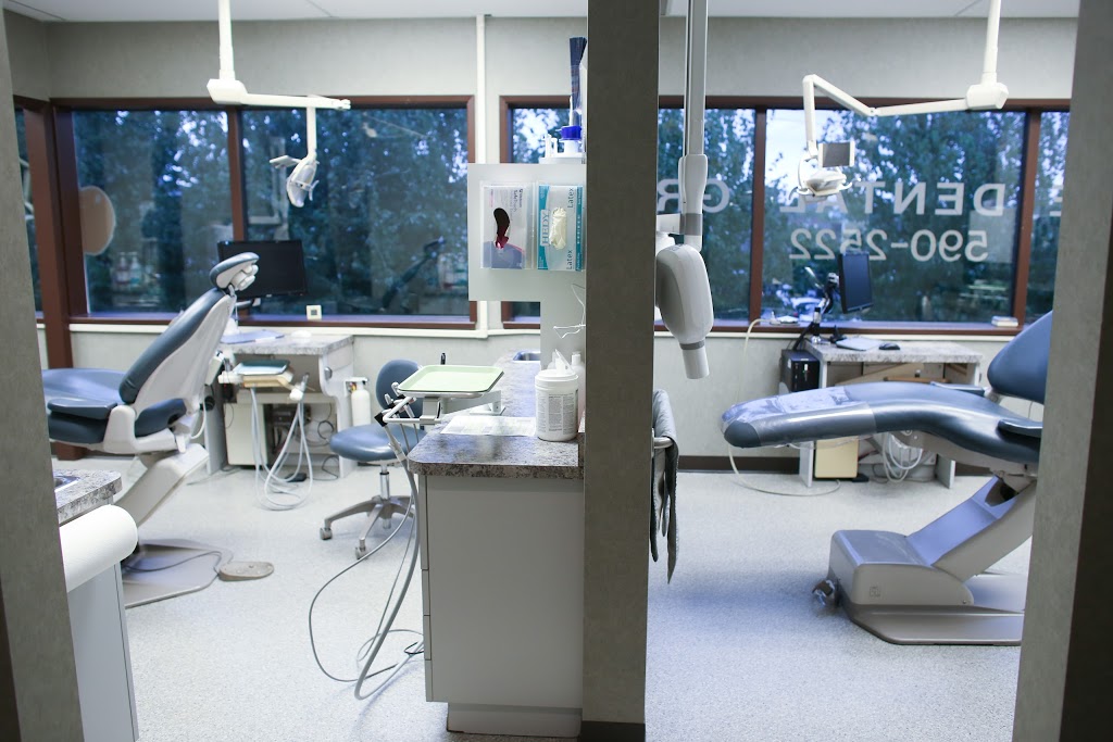 Apple Dental | 13766 72 Ave #203, Surrey, BC V3W 2P4, Canada | Phone: (604) 590-2522