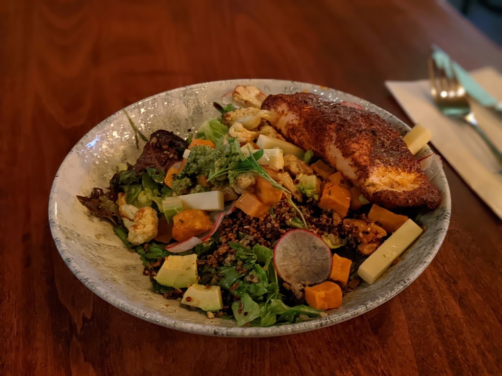 Earls Kitchen + Bar | 1455 Portage Ave, Winnipeg, MB R3G 0W4, Canada | Phone: (204) 975-1845