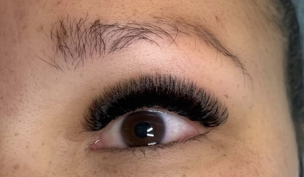 Taylor’s Lashes | 64 Huntington Crescent, Courtice, ON L1E 3C7, Canada | Phone: (289) 385-3953
