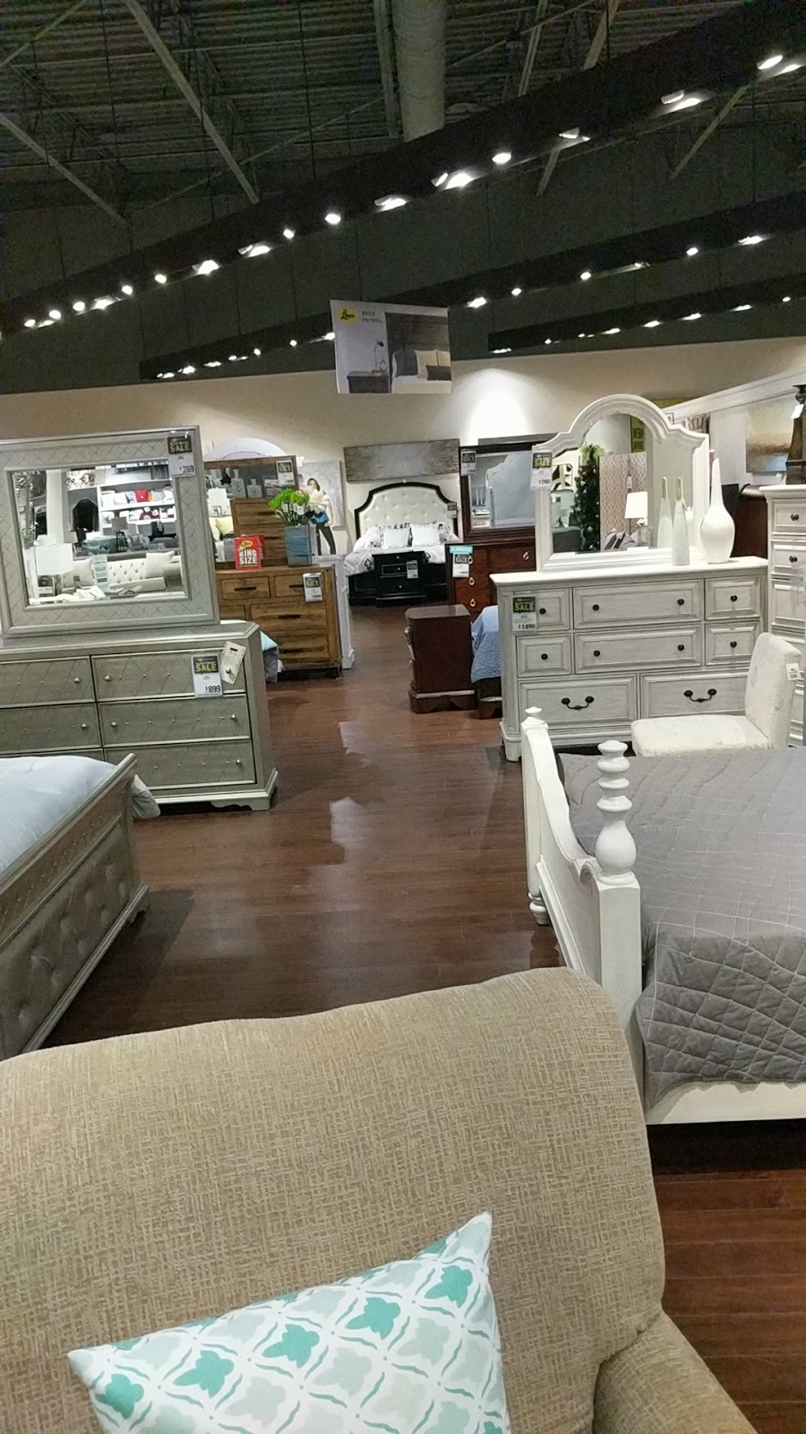 Leons Furniture | 2070 Dundas St E, Mississauga, ON L4X 1L9, Canada | Phone: (905) 848-5366