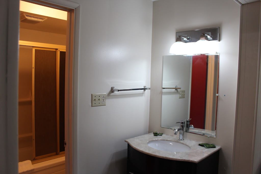Sauble Lodge Motor Inn | 213 2nd Ave N, Sauble Beach, ON N0H 2G0, Canada | Phone: (519) 422-1040