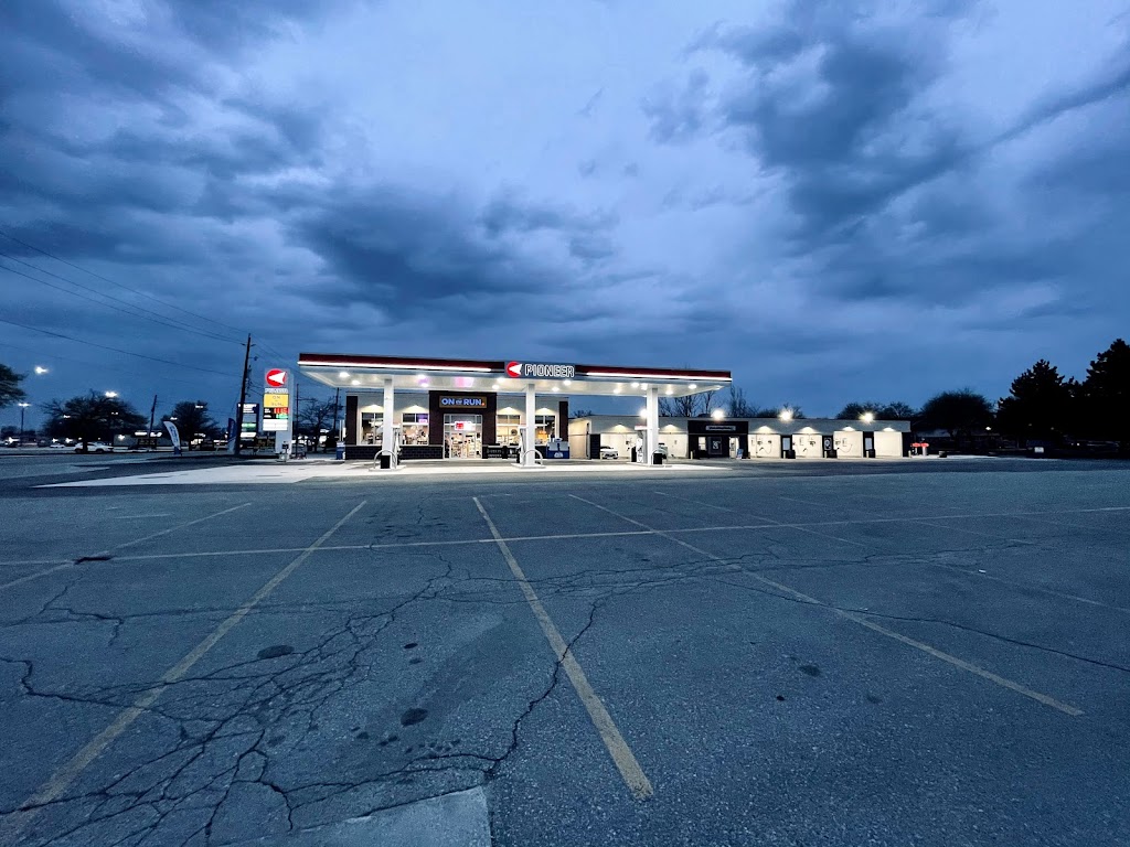 Pioneer Gas Station | 63 McNaughton Ave, Wallaceburg, ON N8A 1R7, Canada | Phone: (519) 626-8525