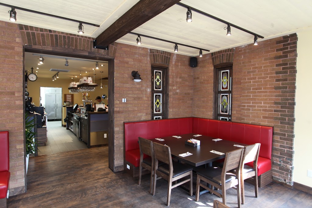 Café Bistro Au Coin du Monde | 135 Rue St Jean Baptiste E, Montmagny, QC G5V 1K4, Canada | Phone: (418) 248-0001