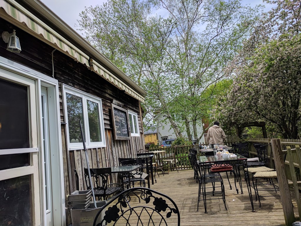 The Saylor House Cafe and B&B | 274 Bloomfield Main St, Bloomfield, ON K0K 1G0, Canada | Phone: (613) 393-5858