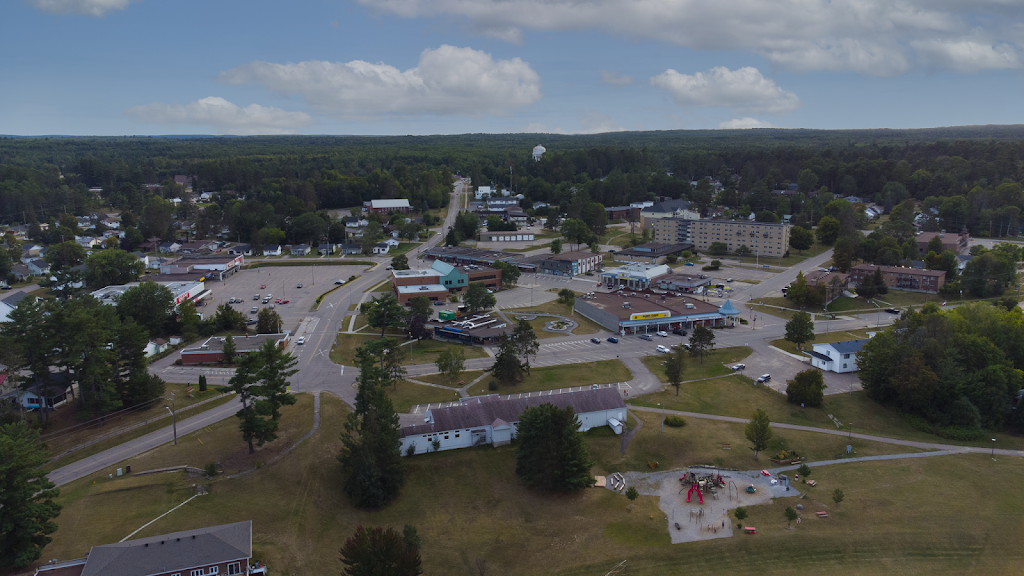 The Whistle Stop | 1 Ridge Rd, Deep River, ON K0J 1P0, Canada | Phone: (613) 584-4349
